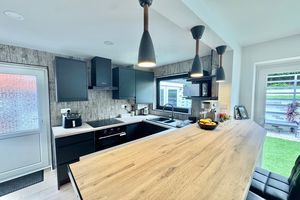 Kitchen / Breakfast Bar- click for photo gallery